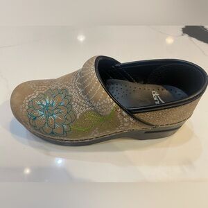 Alegria Tan Floral Women's Clogs